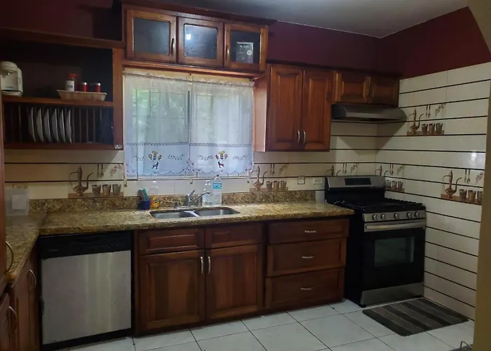 Montego Bay 3-Bed Home Sleeps 6 Parking & Garden Montego Bay
