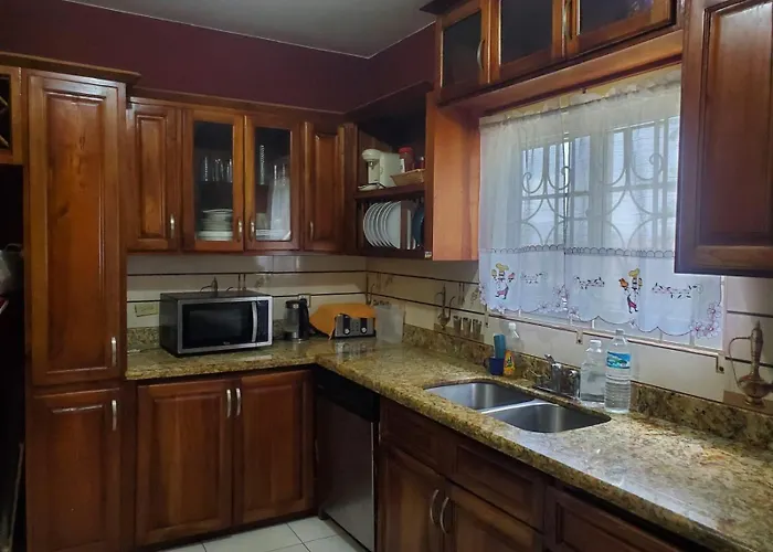 Montego Bay 3-Bed Home Sleeps 6 Parking & Garden Montego Bay